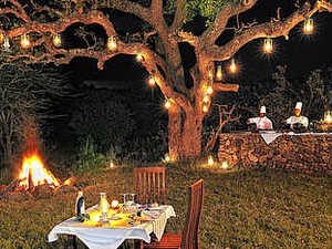 ©Serengeti Migration Camp, Tansania; Kalahari - Afrika Spezial Safaris, Dresden